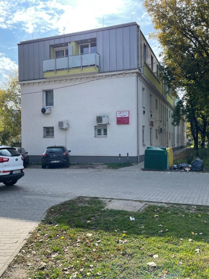 Stilusos Lakas Ingyenes Parkolassal Дебрецен Екстериор снимка